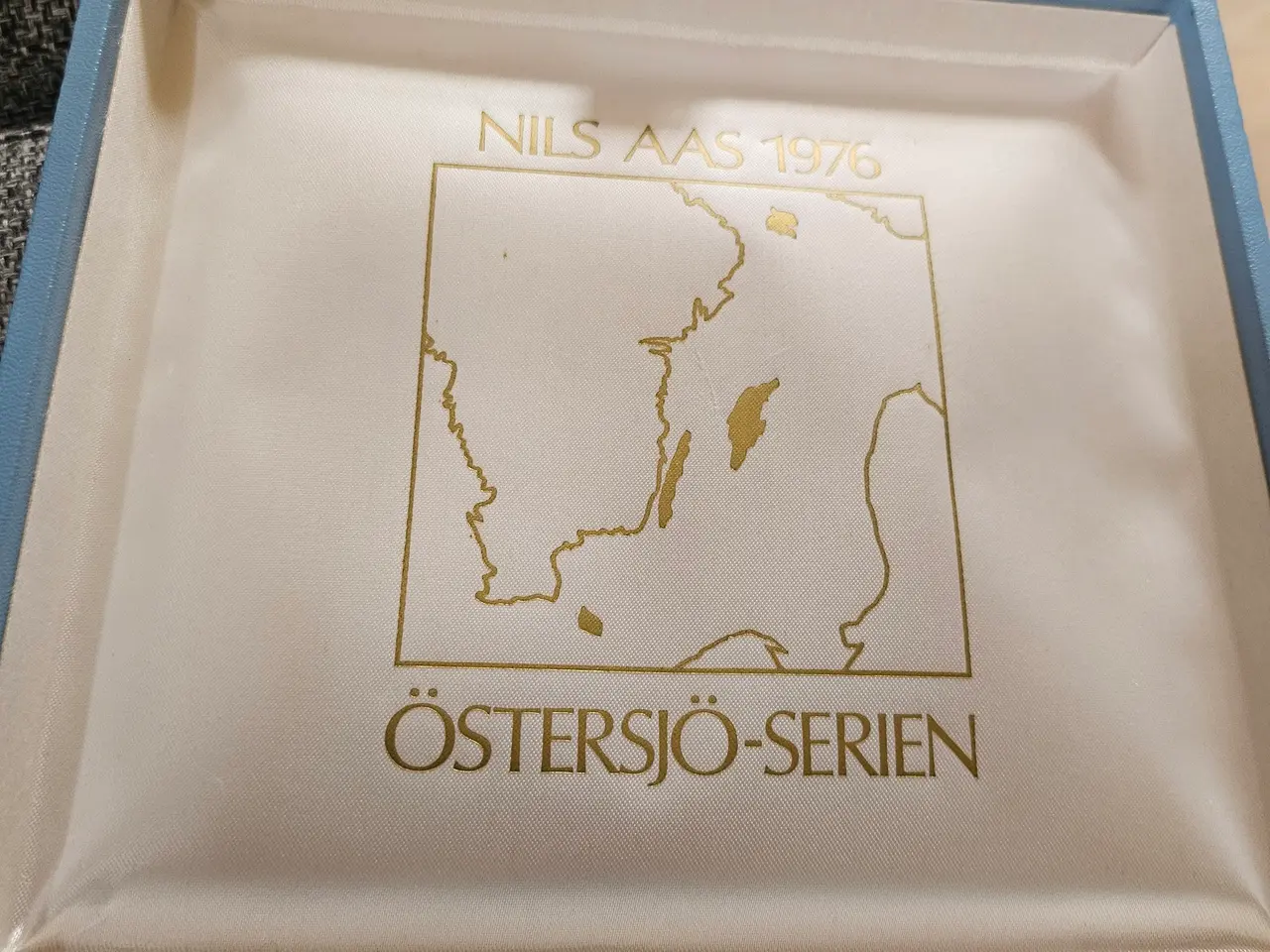 Billede 2 - Flot Østersø-bronzemedaljesæt af Nils Aas (1976)