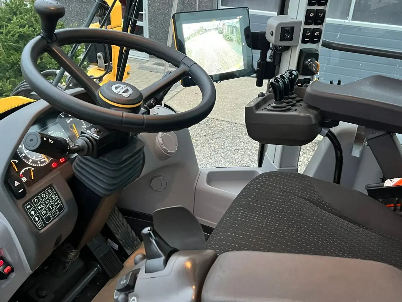 Billede 7 - Volvo L 70 H H2 BEMÆRK MED GARANTI FRA VOLVO FREM TIL DEN 18.6.2026. AGRICULTURE DK-maskine med lang arm, Co-Pilot & med 750mm Michelin MEGA X BIB hjul.