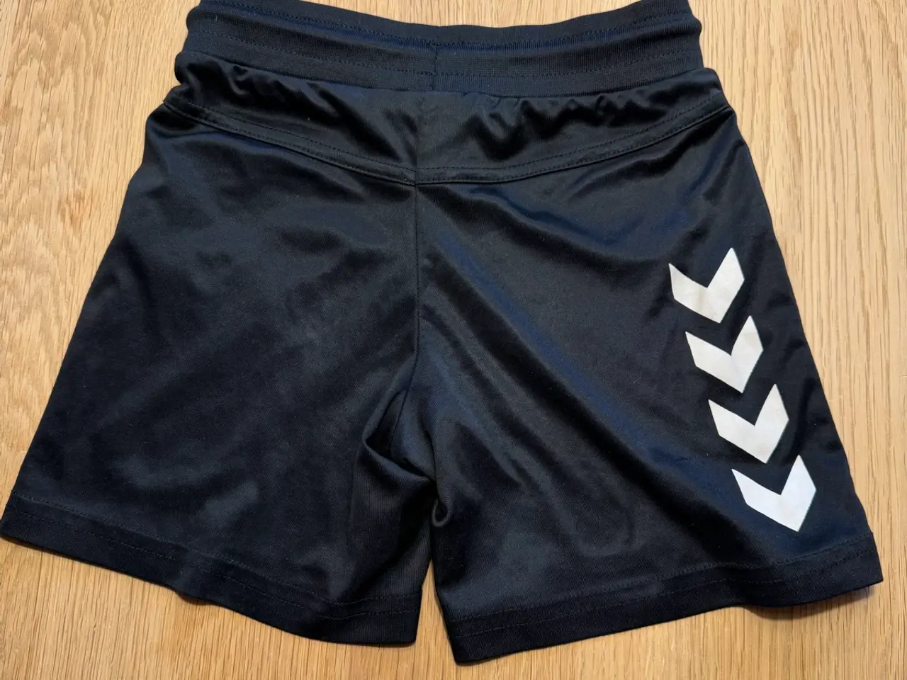 Billede 2 - Rigtig fine hummelshorts str. 104 