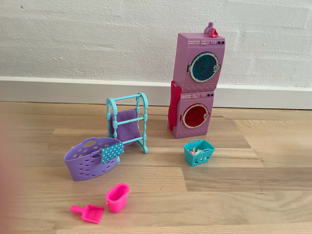 Billede 15 - Barbie  - diverse dukker, tøj og møbler 