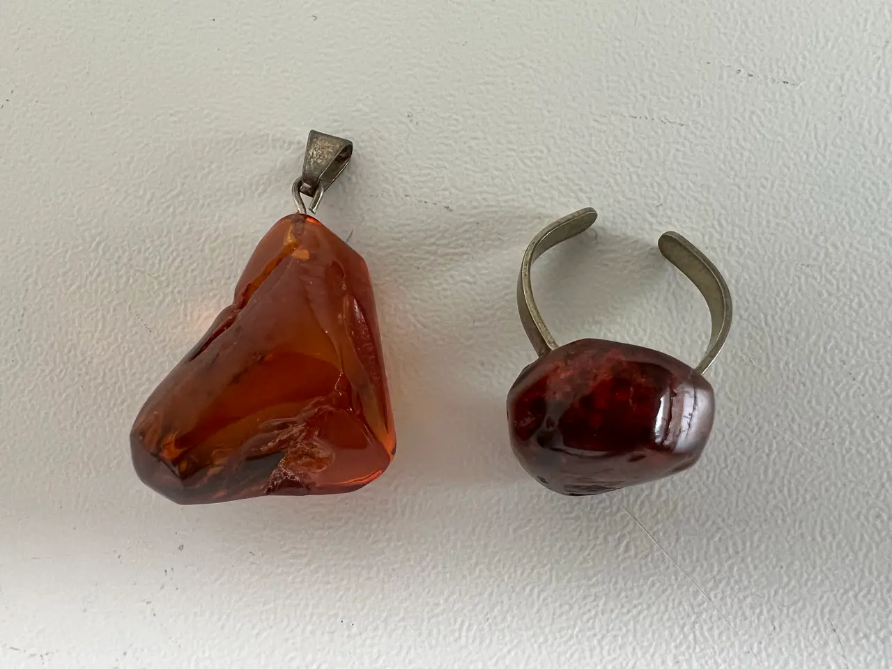 Billede 1 - Vedhæng & Fingerring i Rav