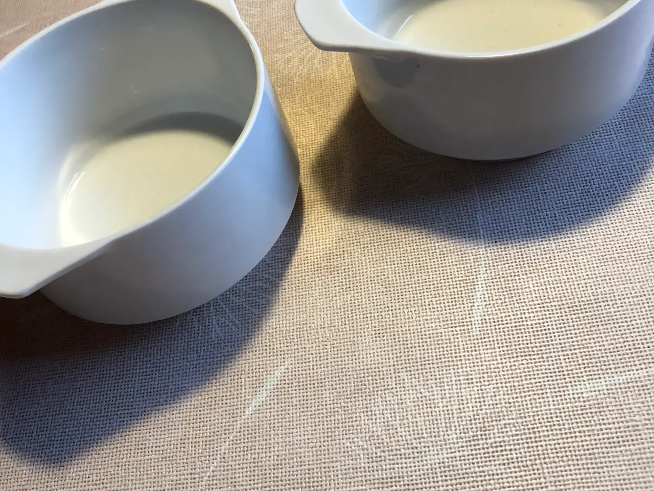 Billede 1 - 2 søde hvide porcelæns skåle