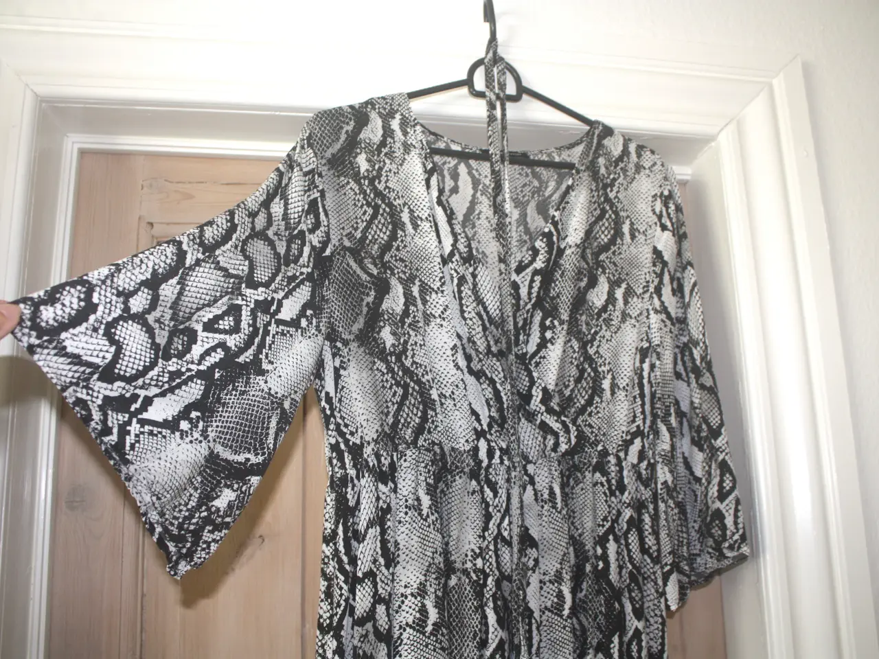Billede 4 - One more story kjole Snake print str. 38