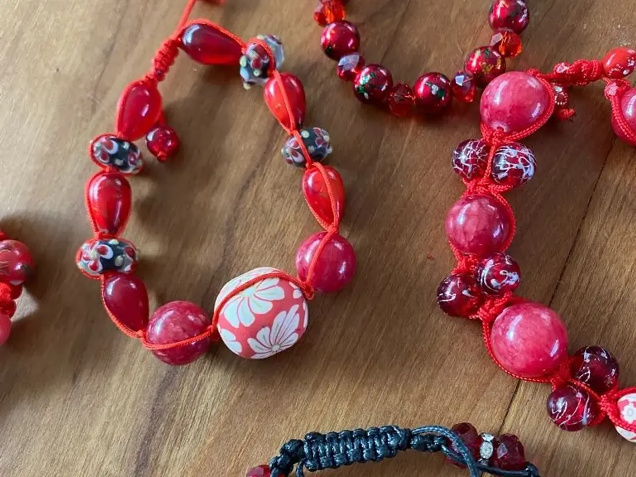 Billede 4 - Nye knyttede armbånd