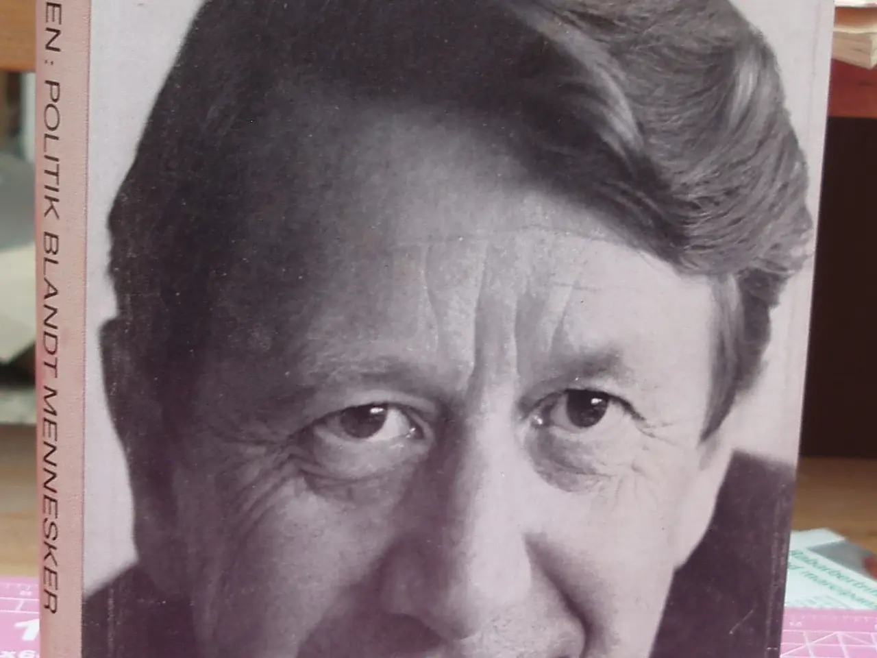Billede 1 - Erhard Jacobsen - Politik blandt mennesker