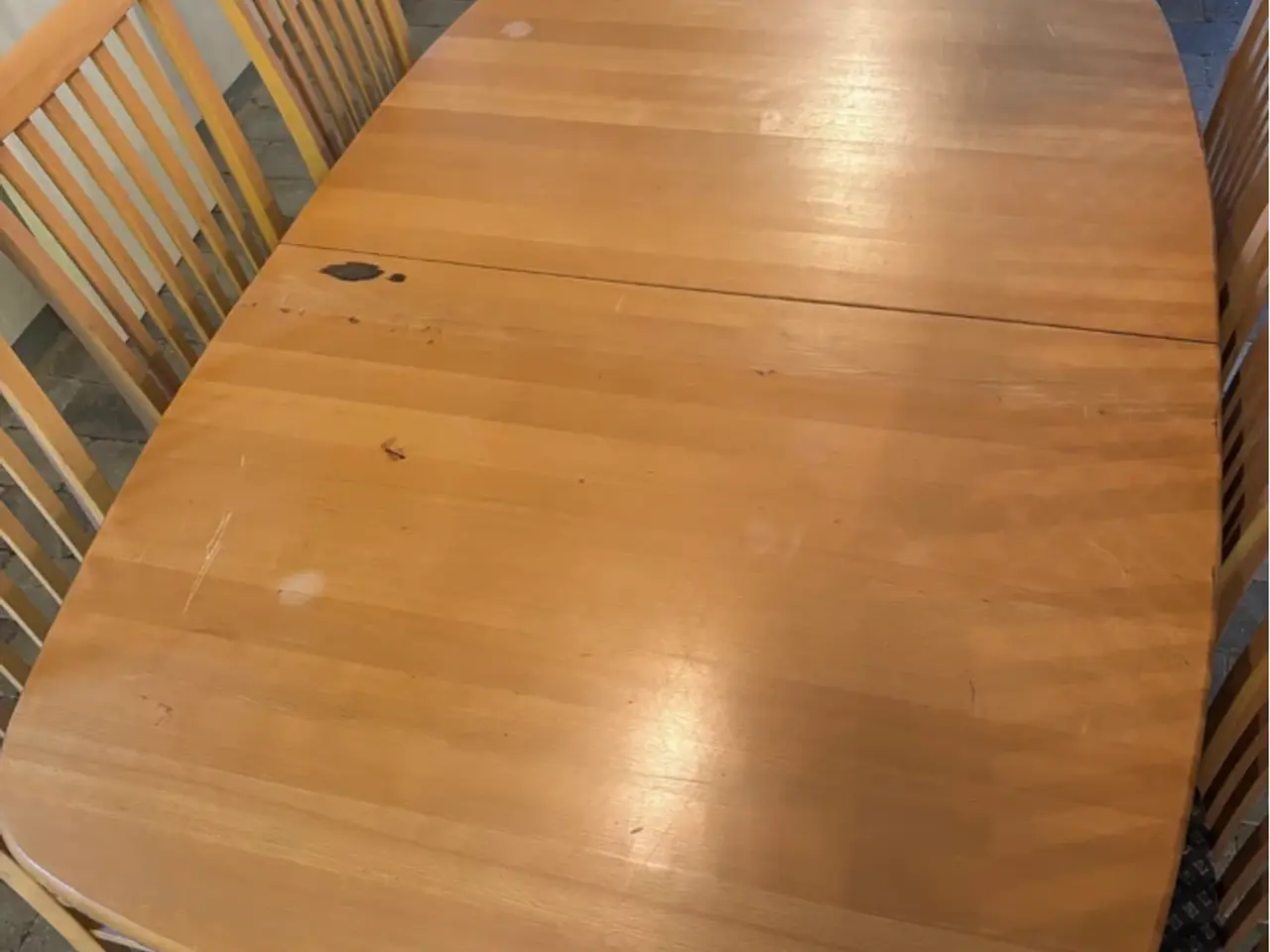 Billede 3 - Massiv spisebord inkl stole og plader