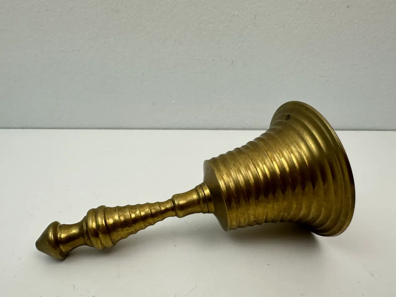 Billede 5 - Vintage messing klokke, riflet