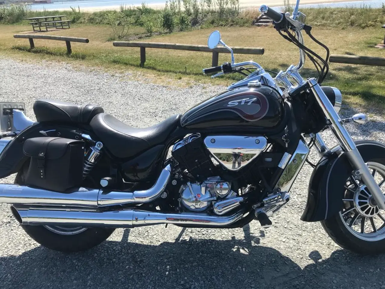 Billede 1 - God velkørende custom med lav. KM