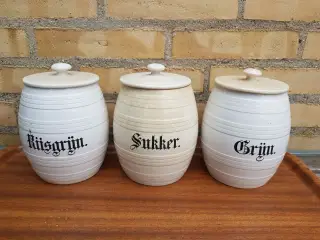 Gamle opbevaringskrukker.