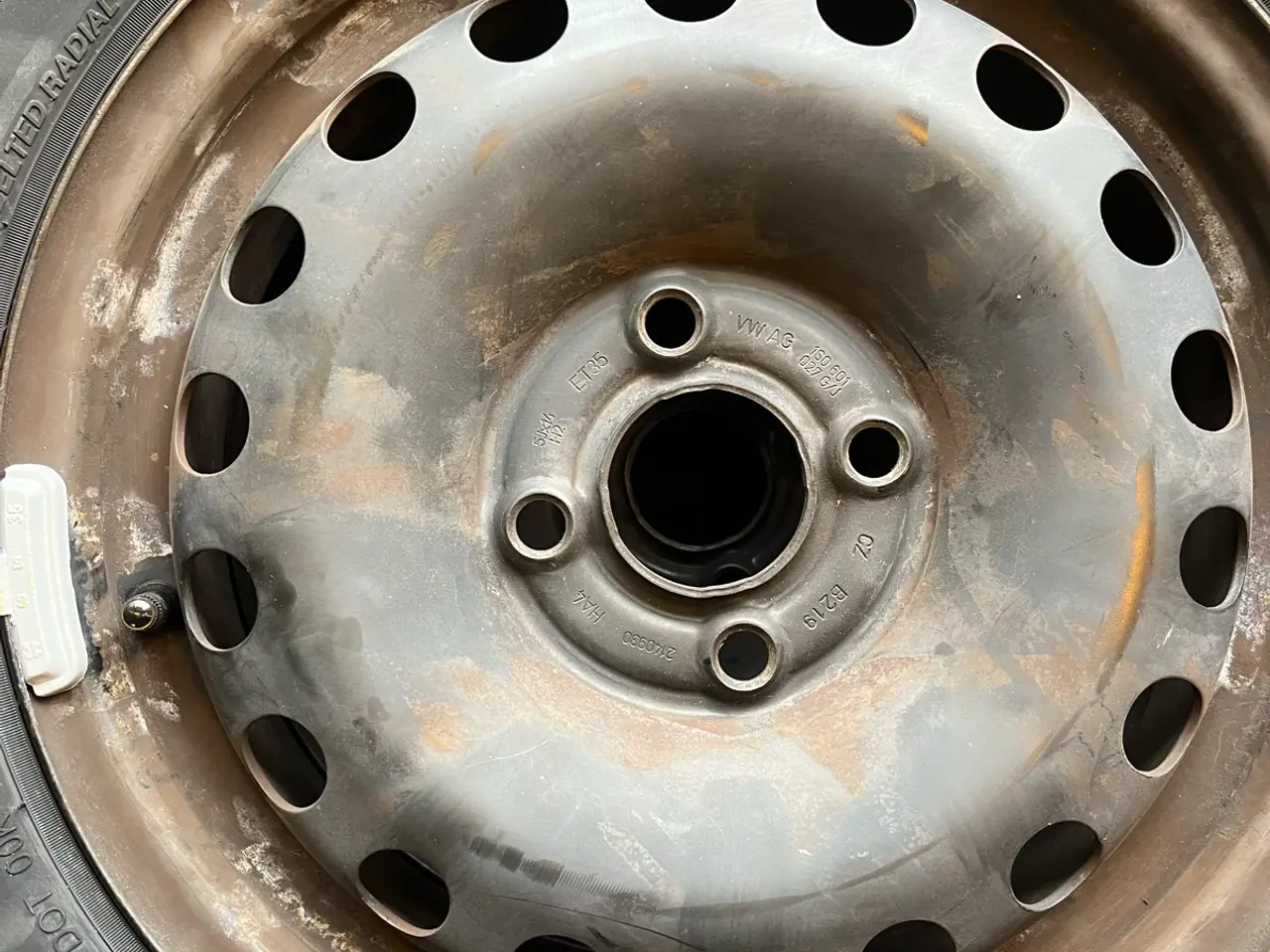 Billede 2 - Nye helårsdæk. 175-65-14. VW Up.