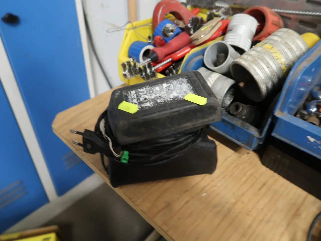 Billede 1 - Lader og batteri REMS