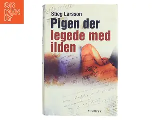 Pigen der legede med ilden af Stieg Larsson (Bog)