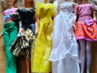 5 barbiedukker gammel