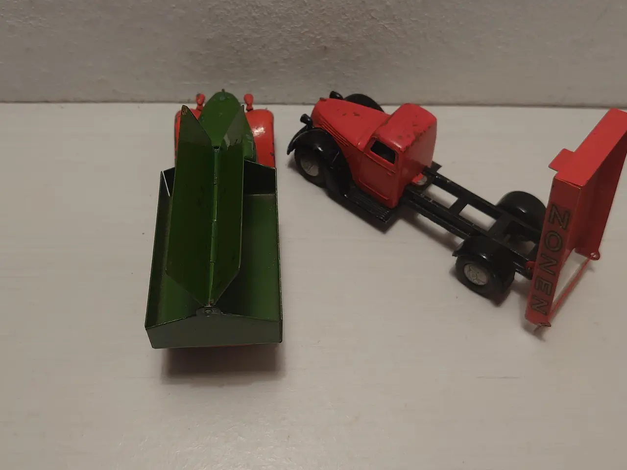 Billede 4 - Tekno: 2 stk biler.Skraldebil og lastbil.