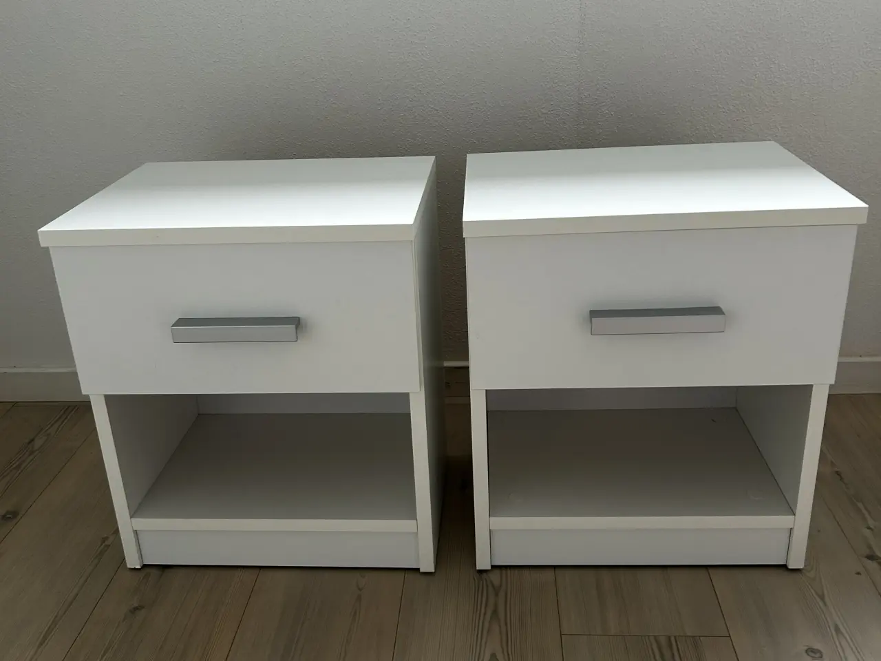 Billede 1 - 2 stk Sengebord hvid