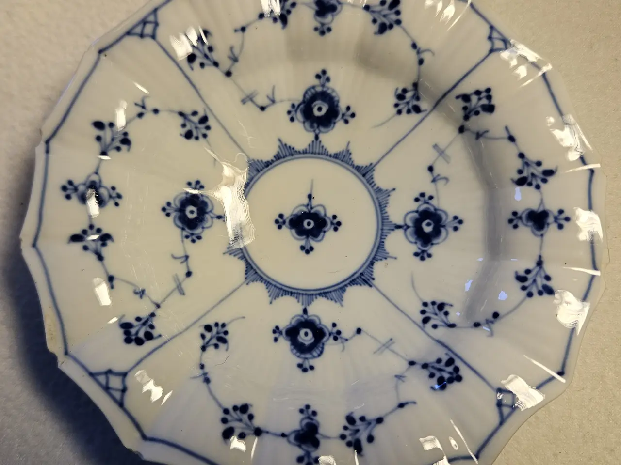 Billede 10 - Royal Copenhagen musselmalet kantede skåle 142/140