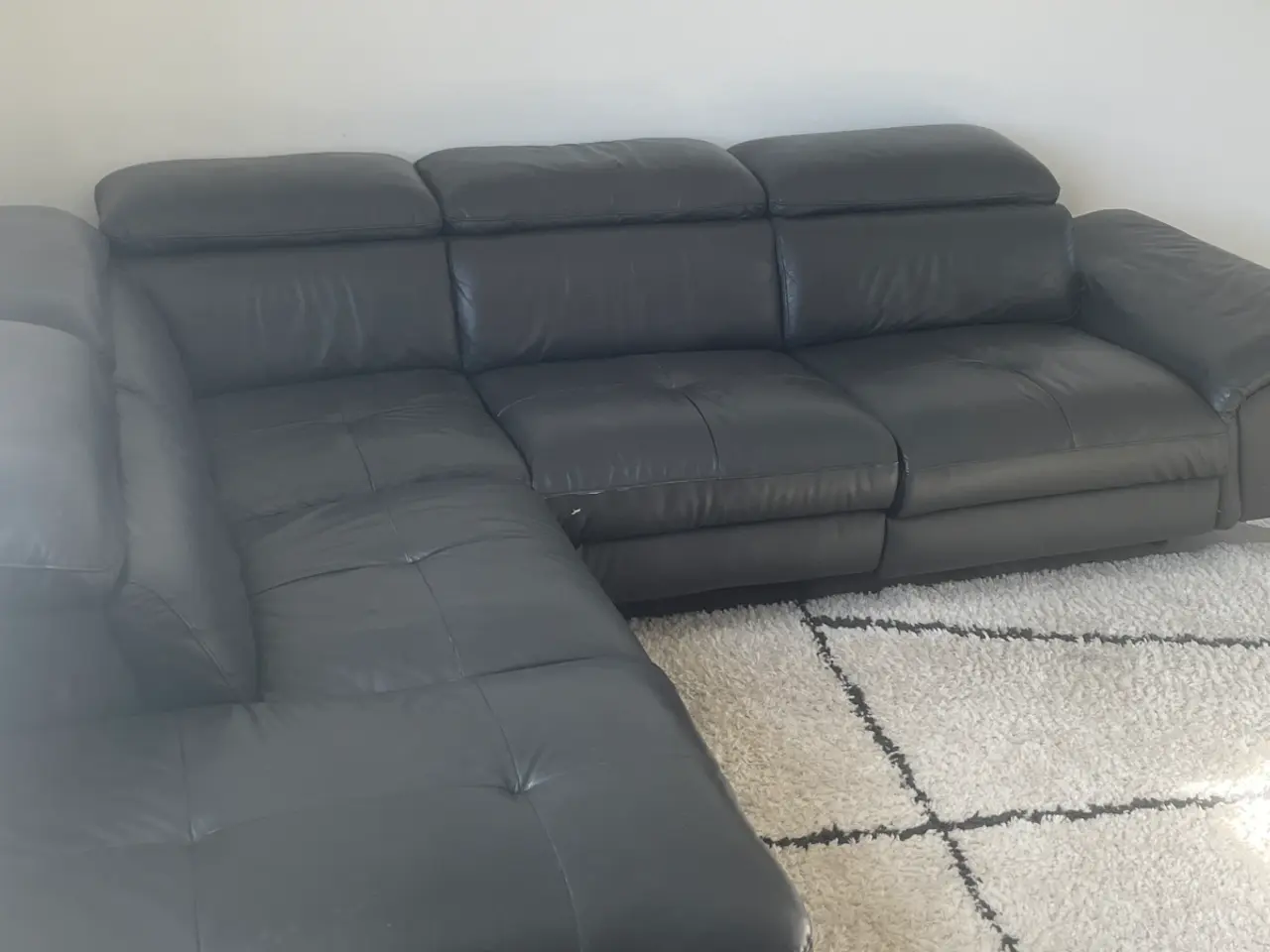 Billede 2 - Sort læder sofa med elektrisk benlæn nypris 13000