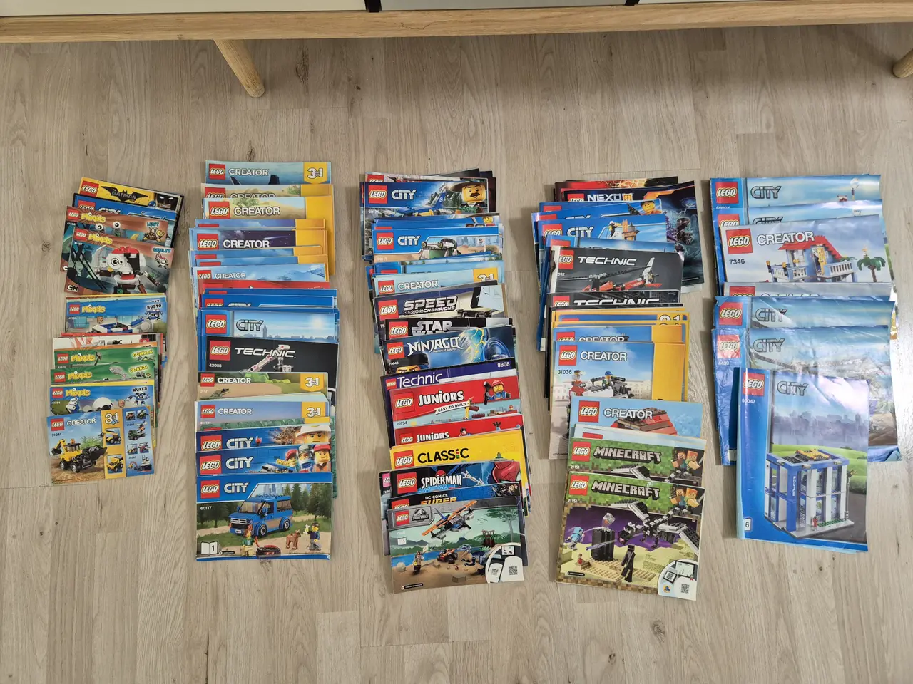 Billede 1 - Lego Vejledninger ca 150 stk..7,5  Kg,