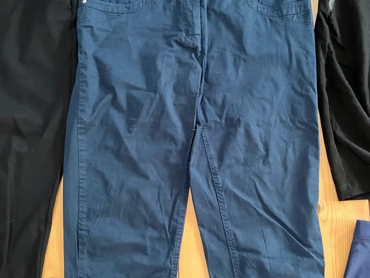 Billede 5 - Shorts, capri, nederdele str. 42