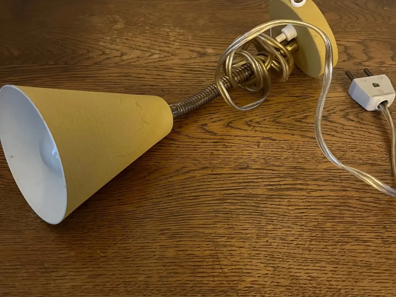 Billede 1 - Gammel retro lampe i fin stand..   