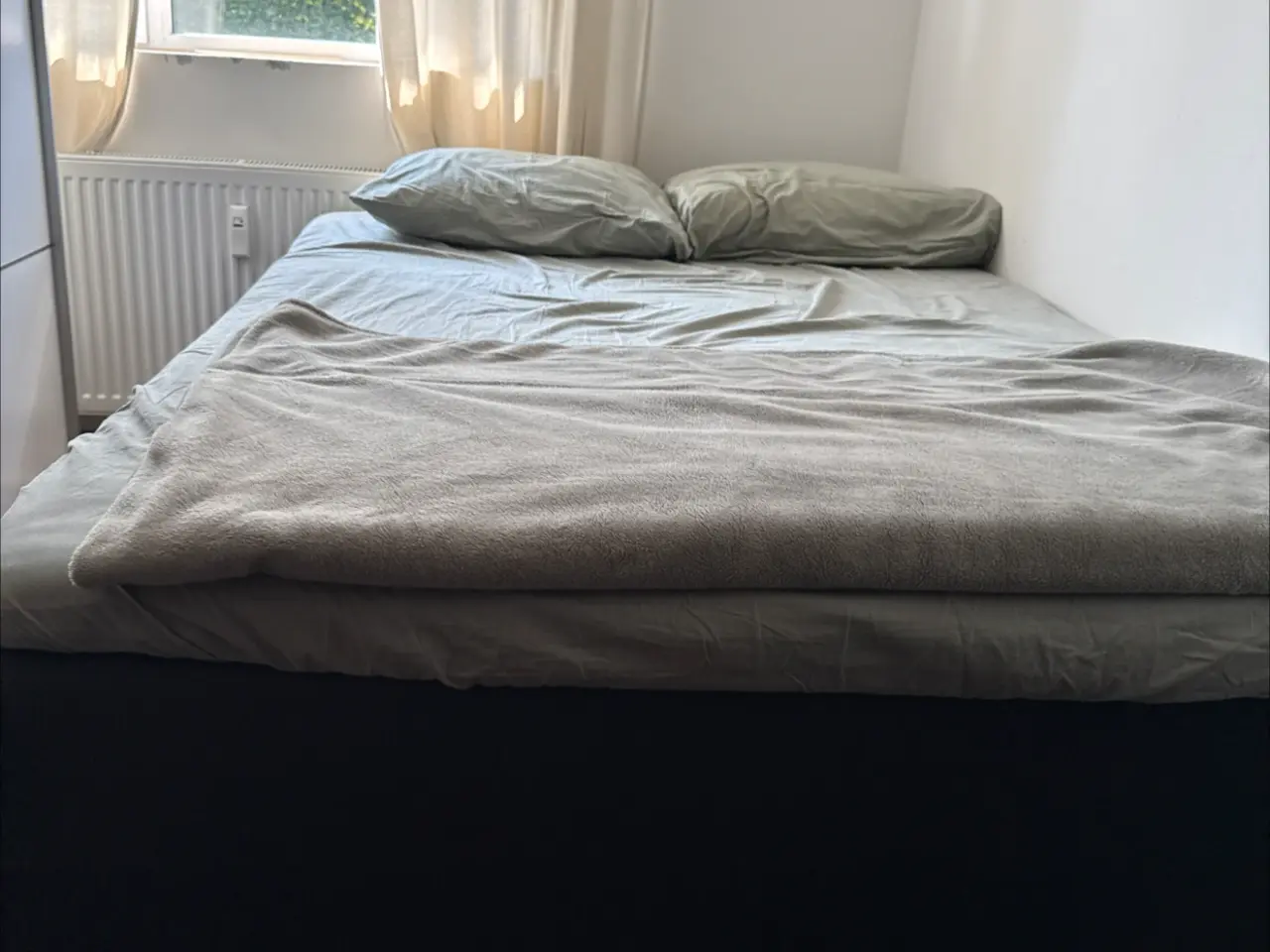 Billede 1 - Sælger en flot og komfortabel IKEA dobbeltseng i s
