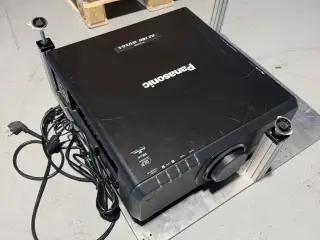 Panasonic PT-DZ780 – 7.000 ANSI lumen – Profession