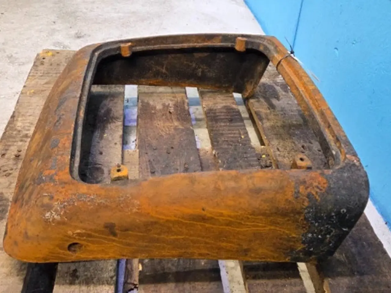 Billede 8 - New Holland LB115B Hjelmplade 87325160