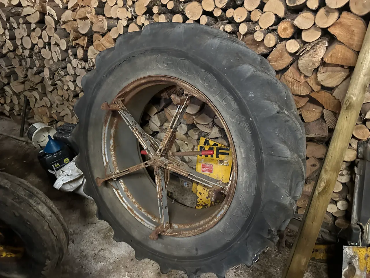 Billede 3 - Traktordæk 16.9 r38 Good Year