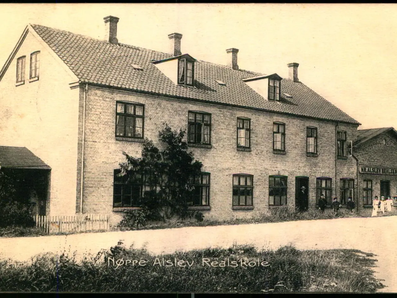 Billede 1 - Nørre Alslev Realskole - Emil Petersens Bogh. 7371 - Brugt
