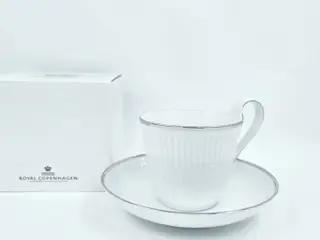 Royal Copenhagen Hvid Riflet Platin Højhankskop & Underkop nr. 093 / 094. sortering 1