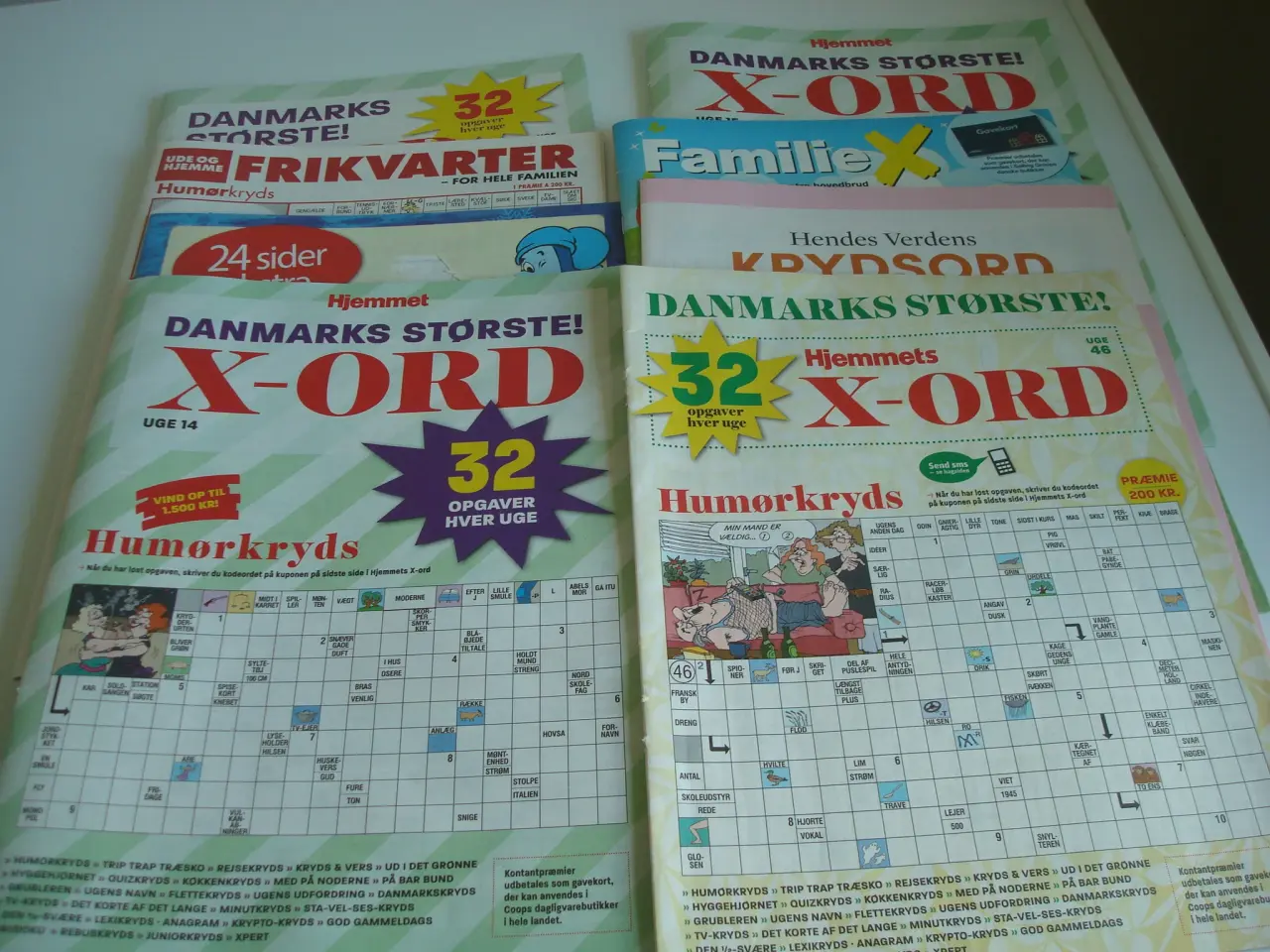 Billede 1 - Krydsordshæfter 4 stk , Kryds og tværs/krydsord