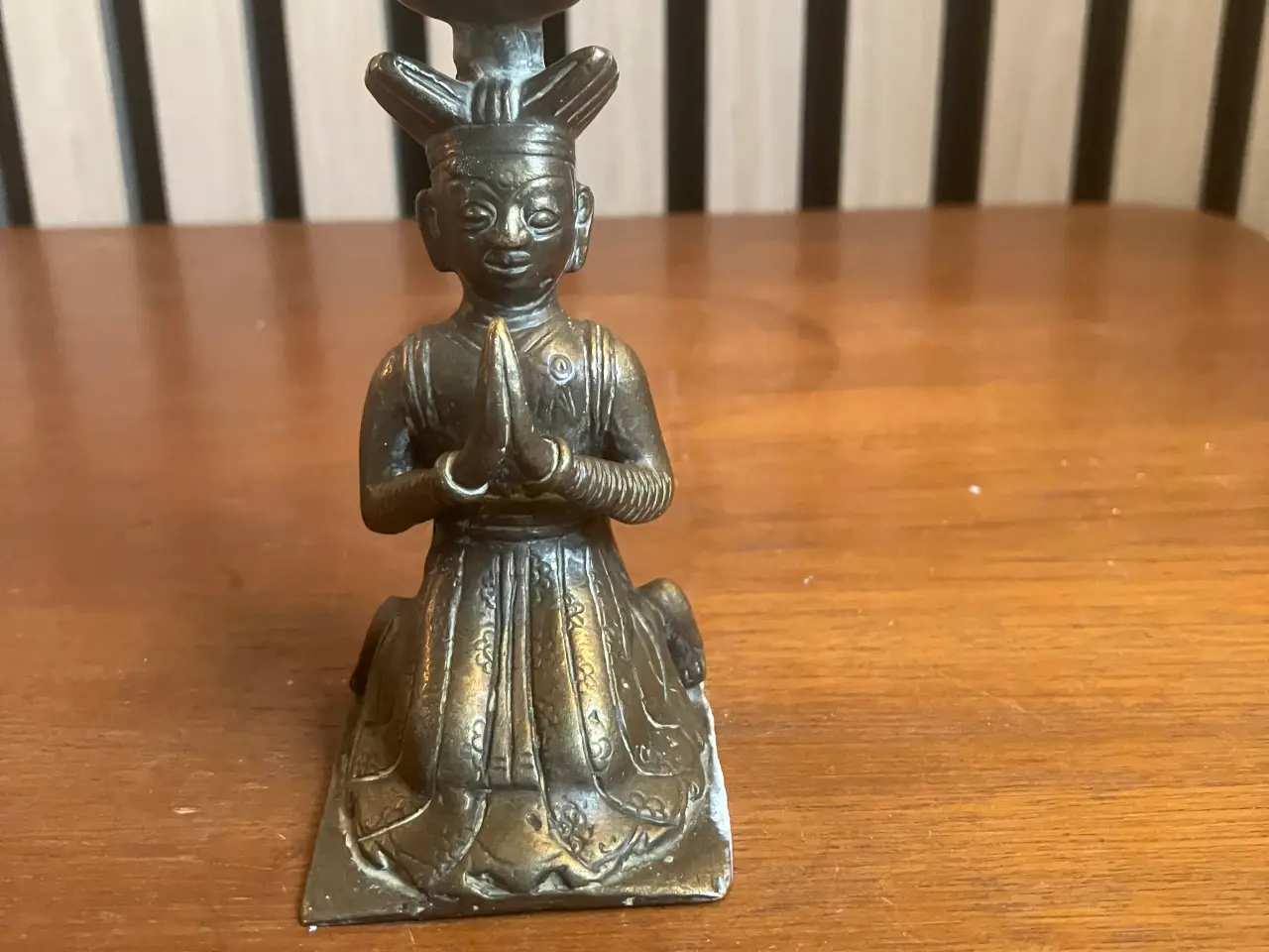 Billede 2 - Antik bedende figur i bronze eller messing legerin