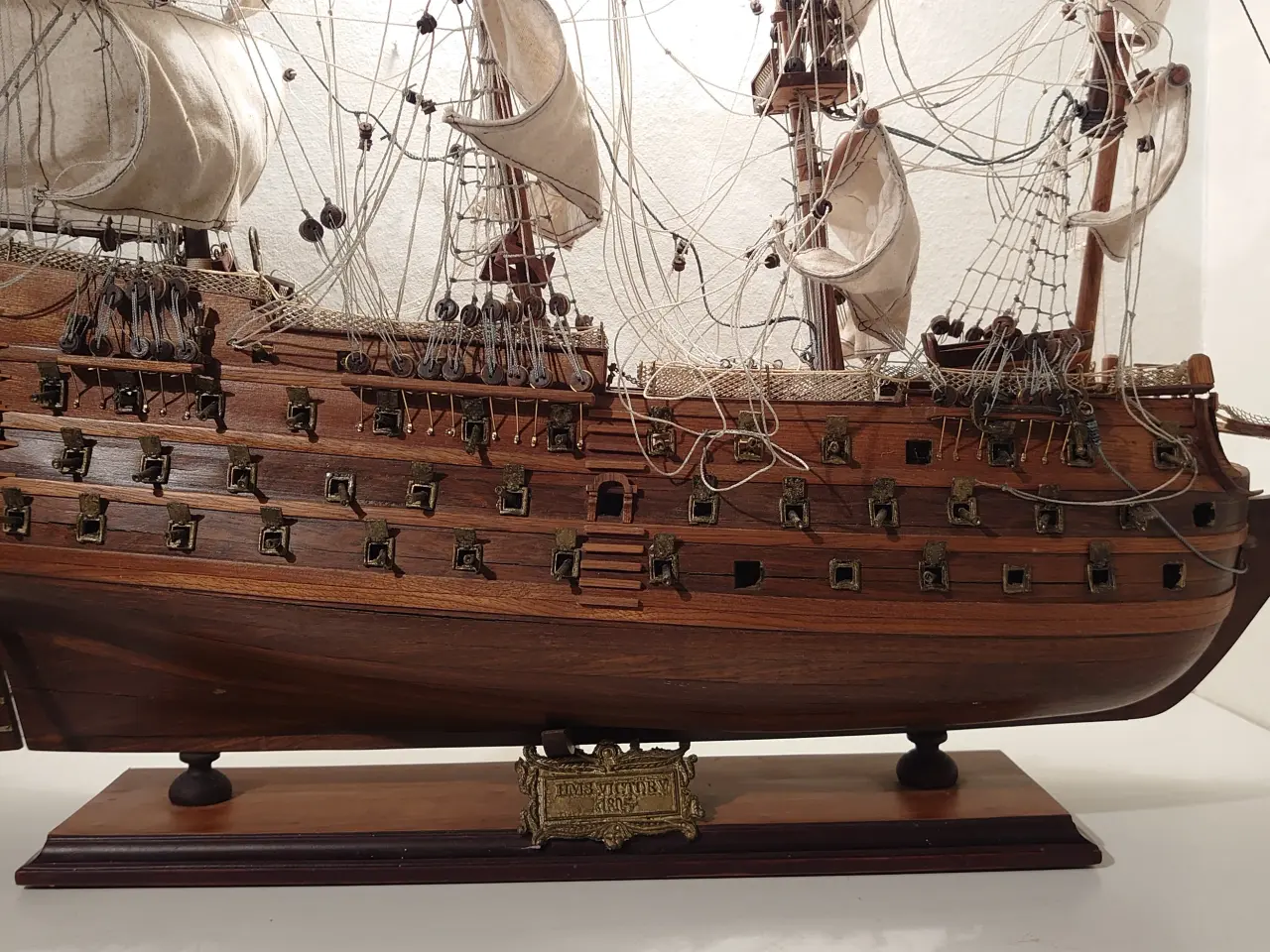 Billede 6 - Stort modelskib "Victory år 1805" L70cm, H65cm.