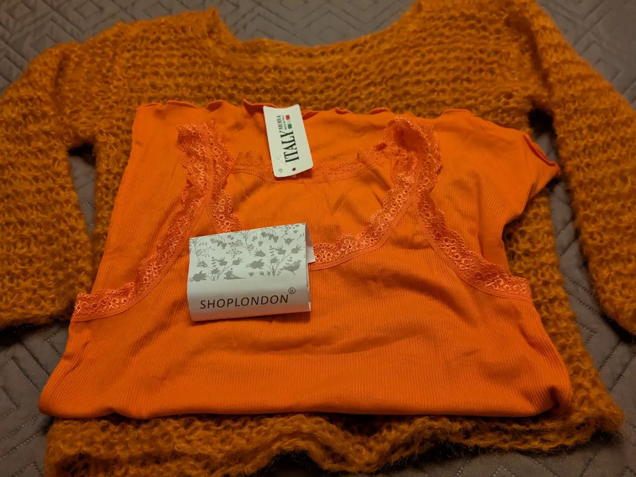 Billede 3 - Orange strik med top
