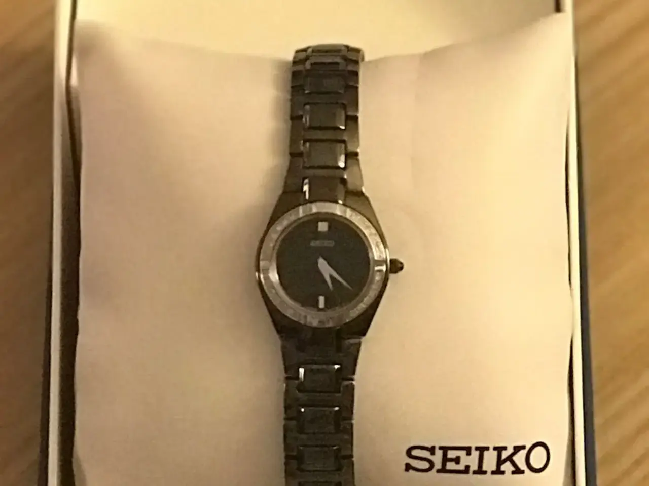 Billede 9 - Seiko dameur med zirkoner - gaveidé
