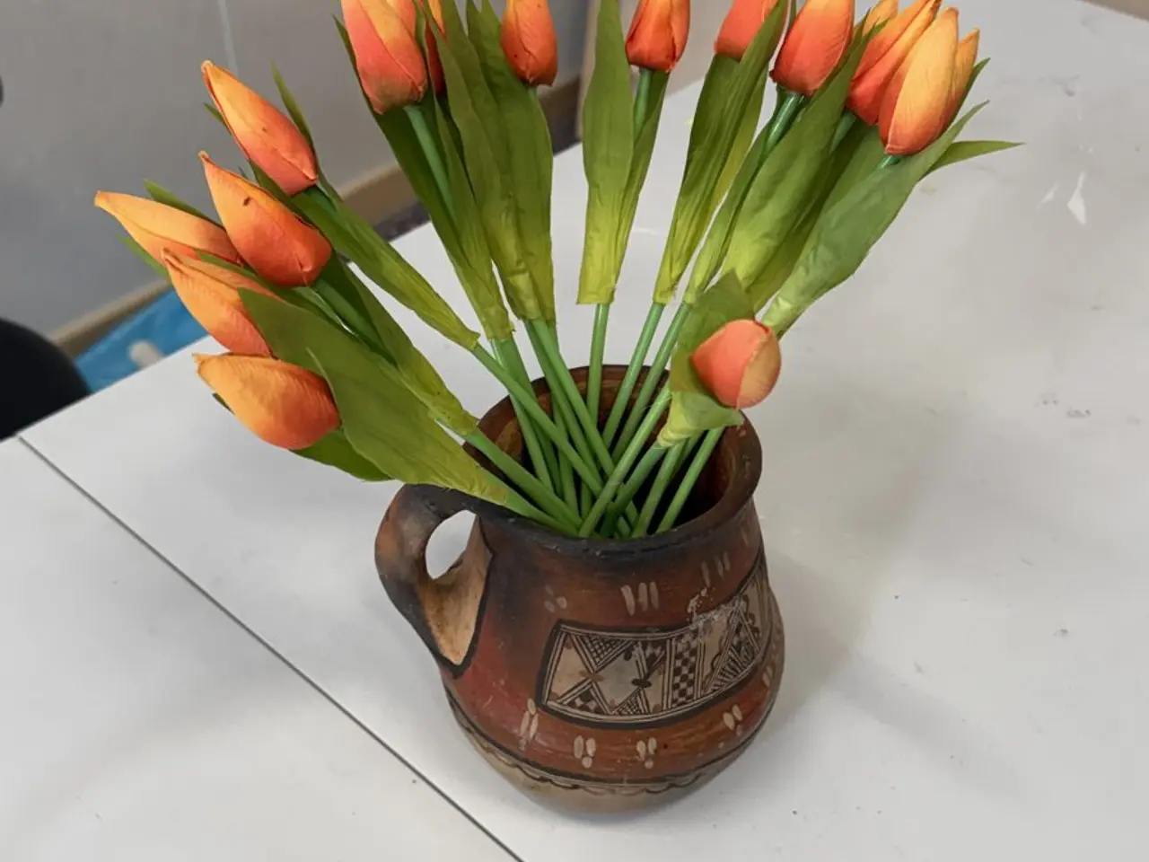Billede 2 - Keramikkrukke med kunstige tulipaner