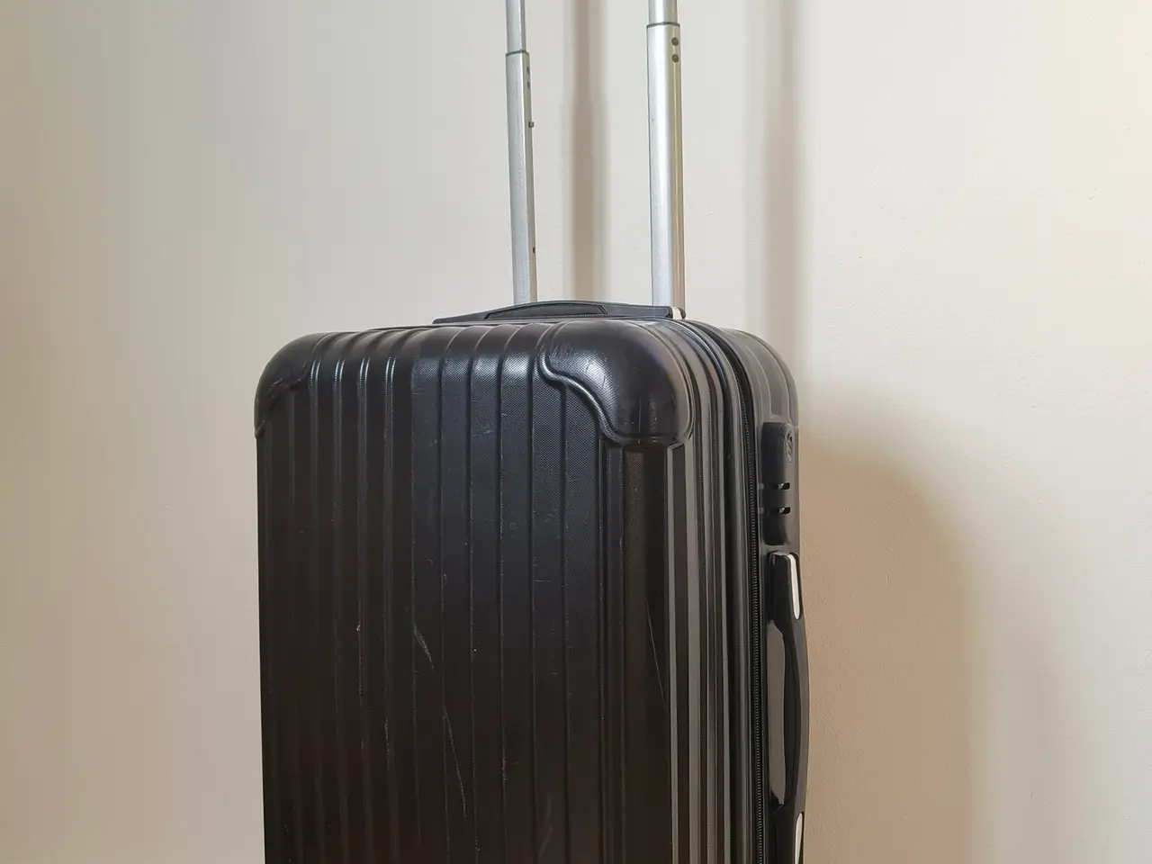 Billede 4 - SKARP PRIS! Neongrøn mellemstor kuffert, 60-80L (6