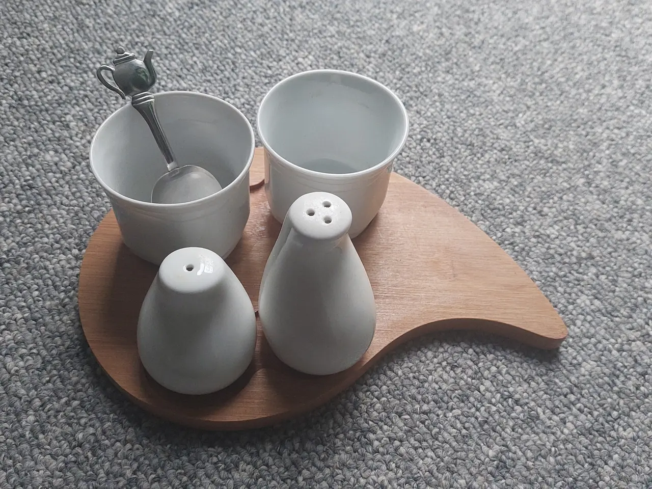 Billede 11 - sæt salt- og peberbøsser i hvid porcelæn