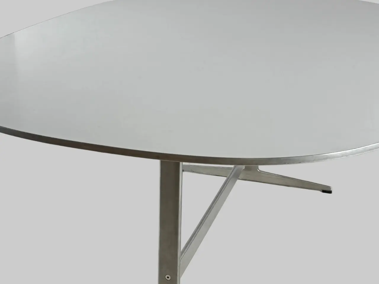 Billede 5 - Fritz Hansen Superellipse Shaker Bord – Hvid/Grå Stel 180x120cm