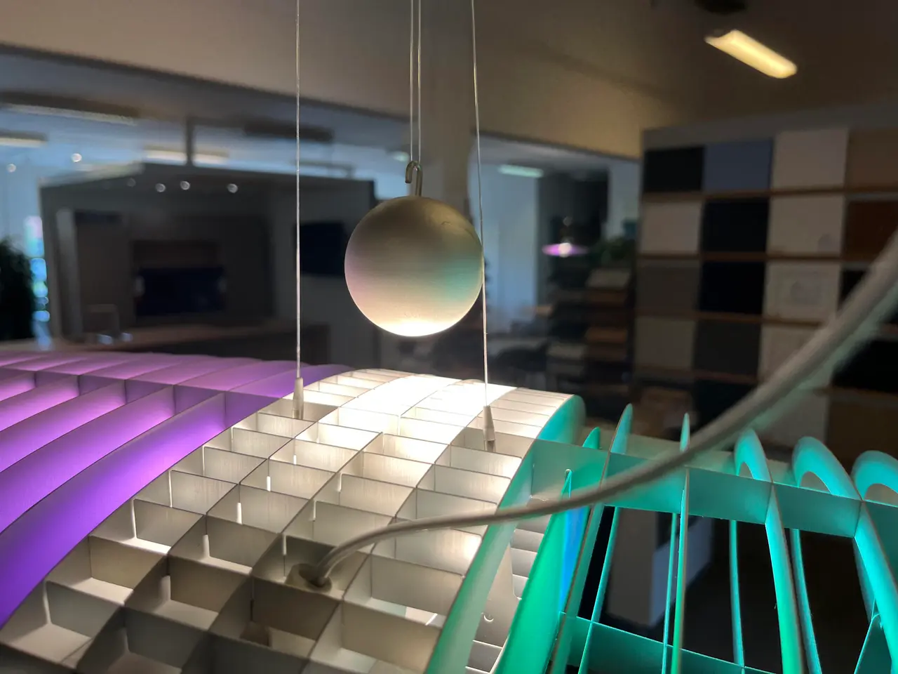 Billede 4 - Lampe pendel med farvet lys