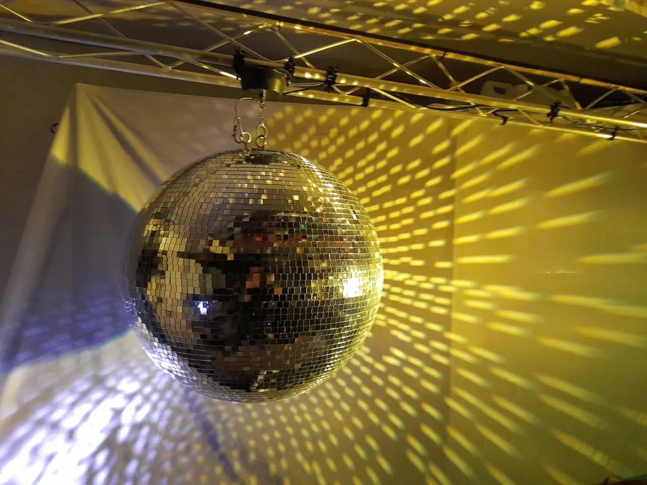 Billede 3 - Udlejes - 50cm. DISCOKUGLE, SPEJLKUGLE, MIRRORBALL
