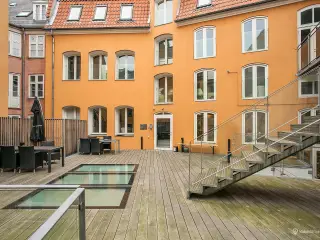 INGEN BINDING - Hyggeligt og charmerende kontor på 119 m²