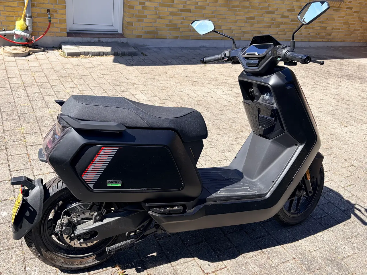 Billede 3 - 2026 NIU NQiX 150, Sort - 30 km/t el-knallert