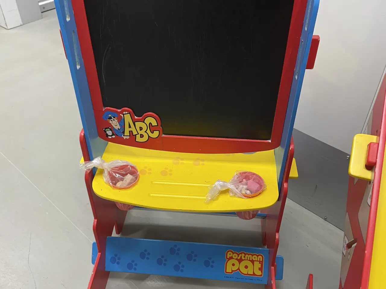 Billede 4 - Bord, stol og tavle med Postmand Per