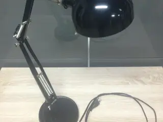 Bordlampe i sort ( IKEA )