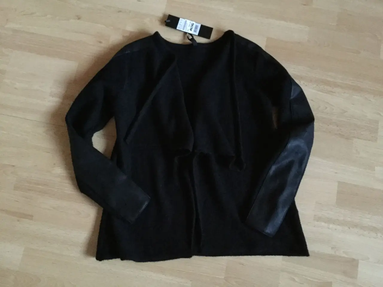 Billede 3 - Ny Cardigan / Jakke. IMITZ str. 38