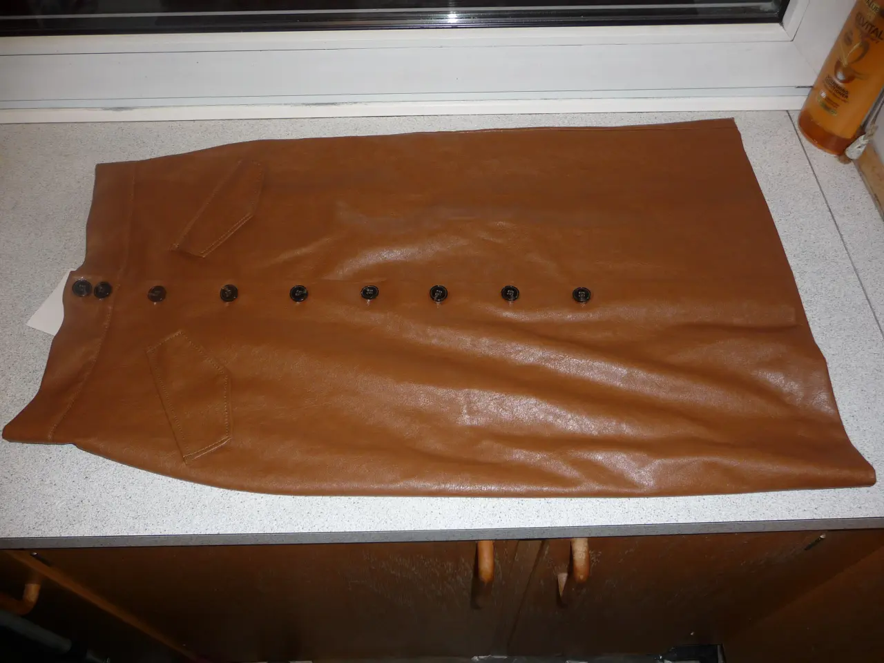 Billede 1 - nederdel str 40 H&M