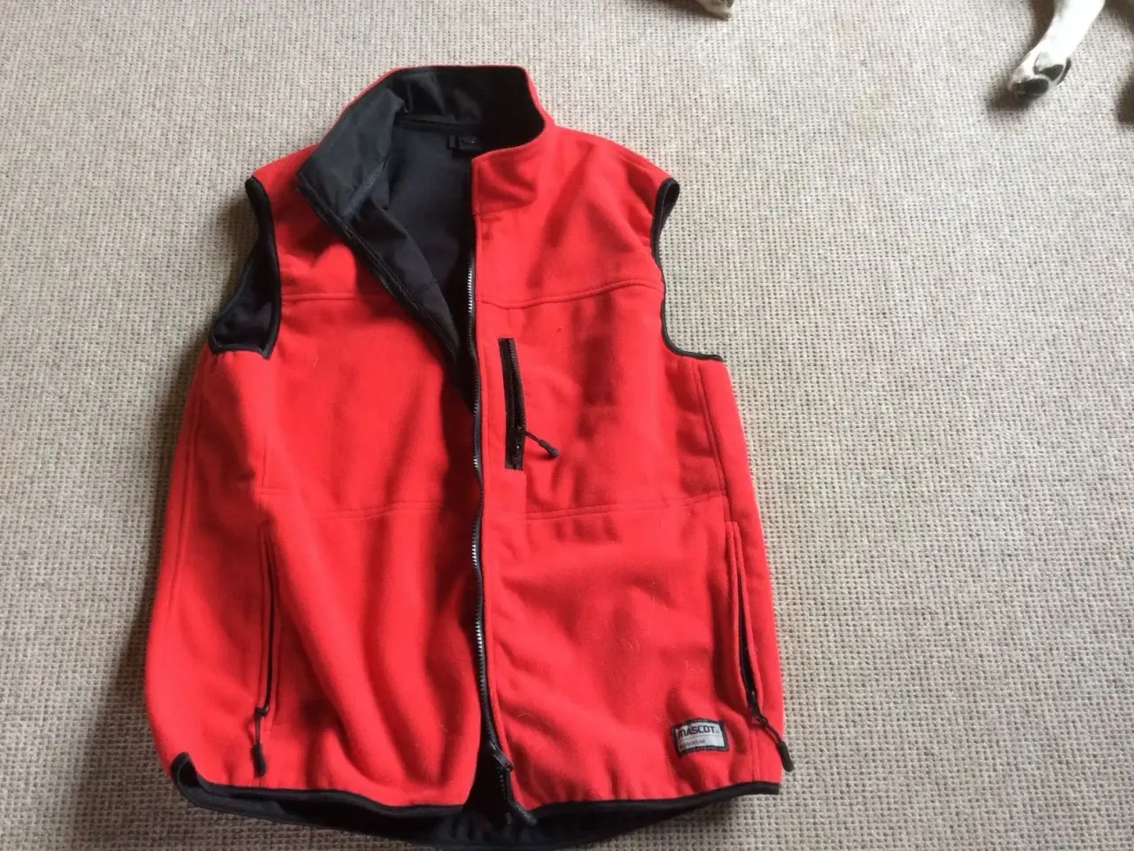 Billede 1 - ny pris Rød vest