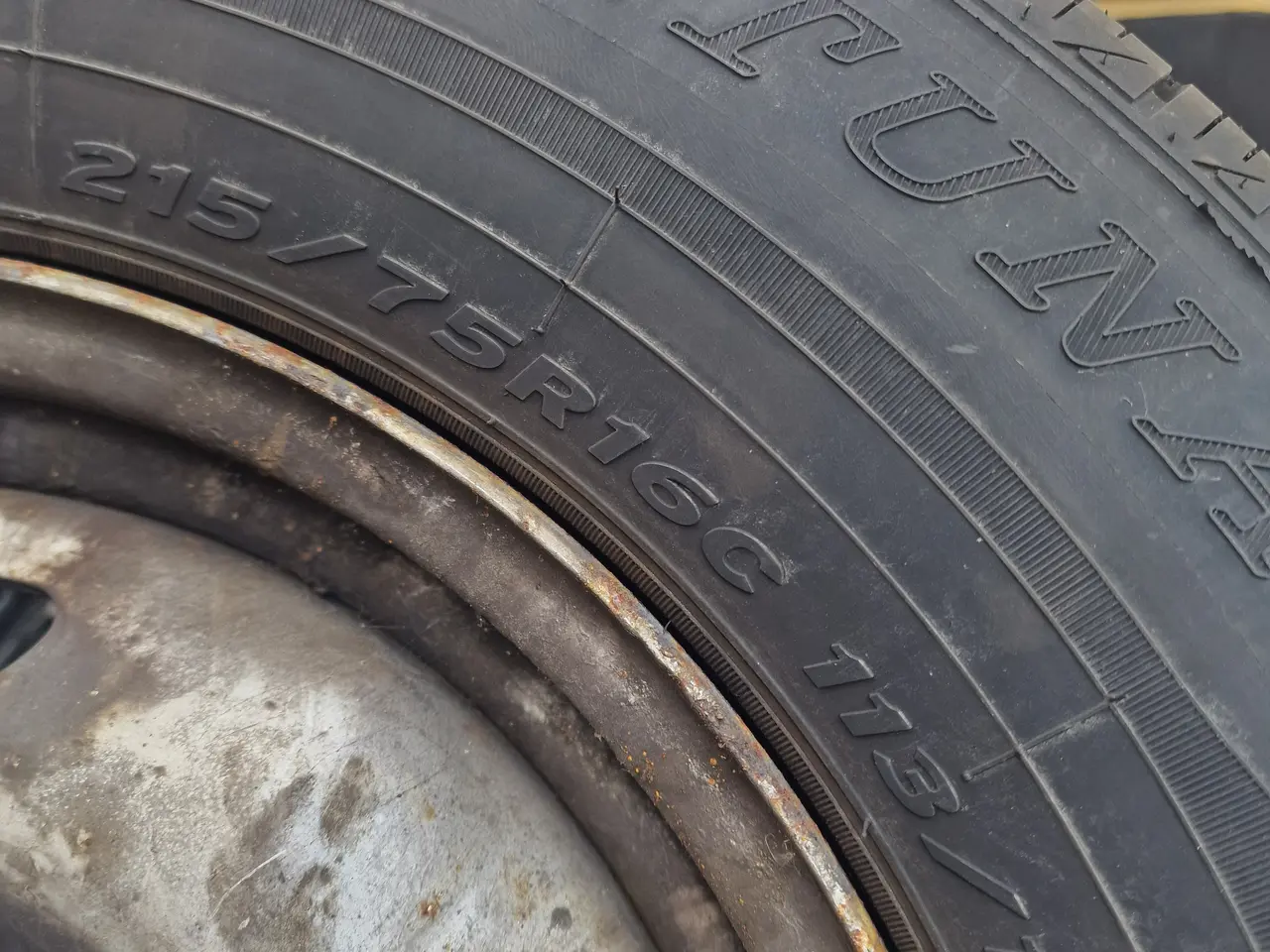Billede 2 - 215/75-16 sommerdæk m.fælge passer på Ford Transit