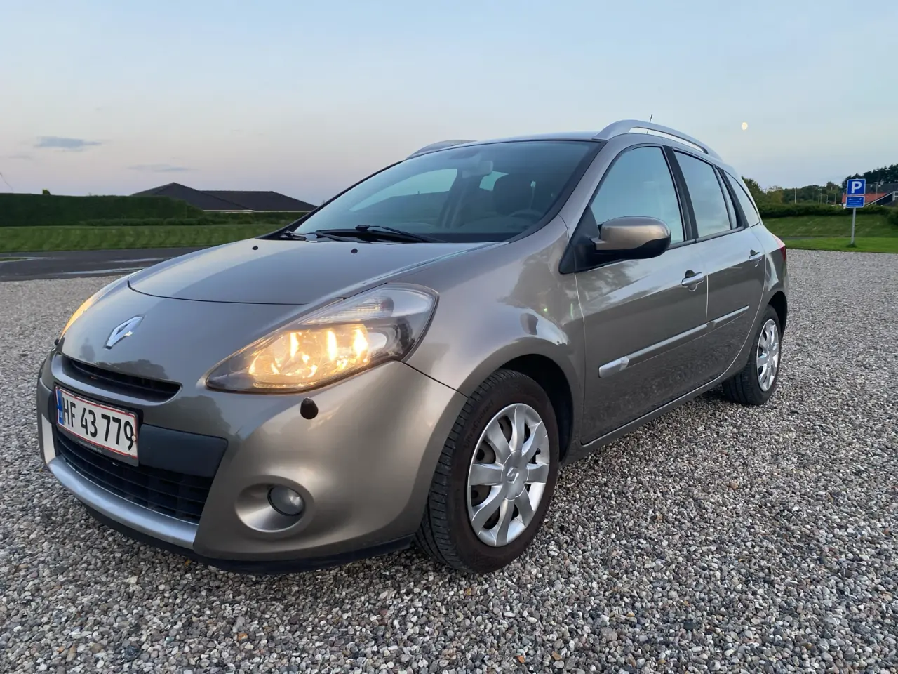 Billede 8 - Velholdt Clio st.car